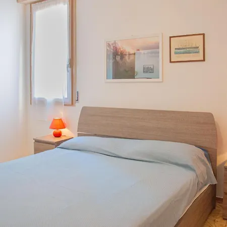 Guesthost - Cozy Flat With Terrace Near The
