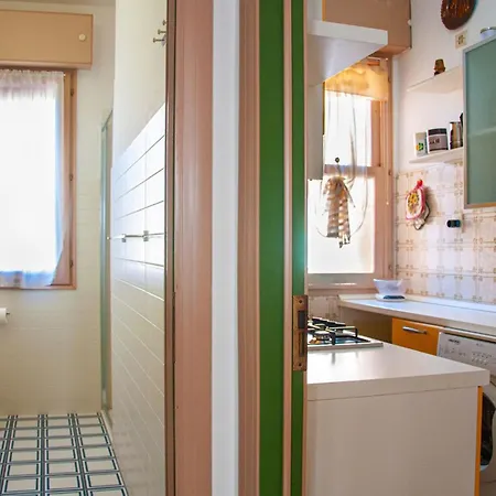 Guesthost - Cozy Flat With Terrace Near The
