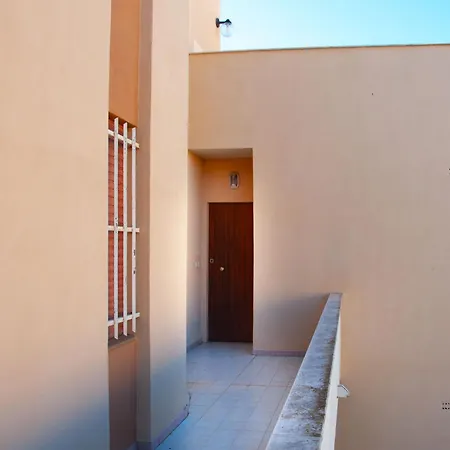Guesthost - Cozy Flat With Terrace Near The דירה אלגהרו