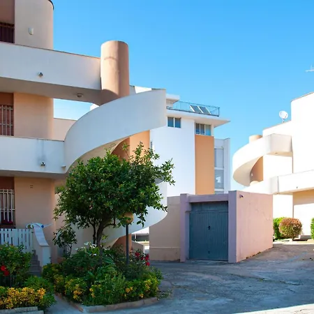 Guesthost - Cozy Flat With Terrace Near The